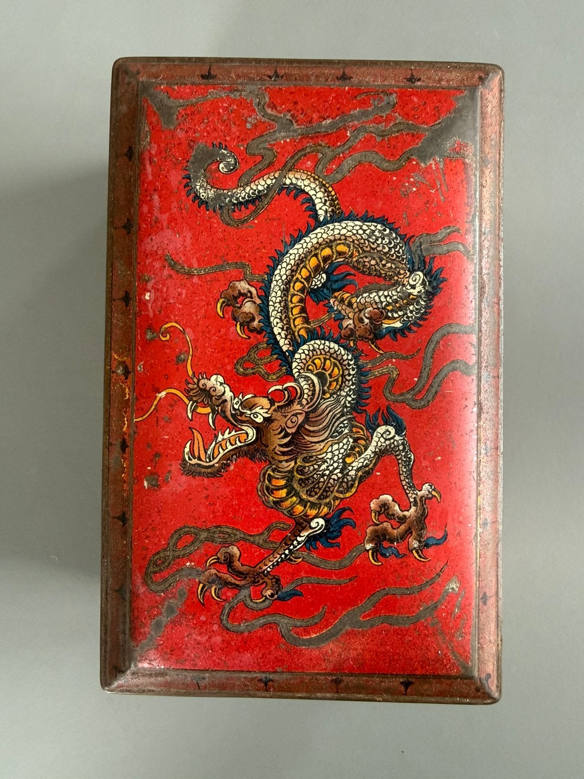 Antiek Chinees Blik met Draak - Chinoiserie - ca. 1900, Doos, Ophalen of Verzenden, 9 cm, China