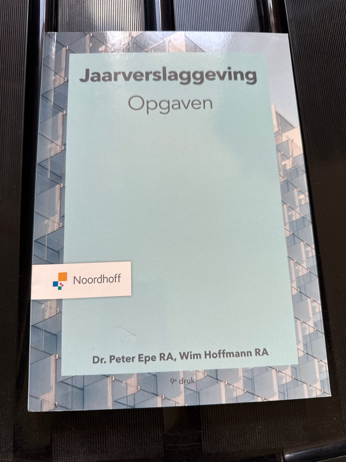 Jaarverslaggeving Opgaven - Dr. Peter Epe RA, Wim Hoffmann R, Ophalen of Verzenden, Gamma, Zo goed als nieuw, HBO