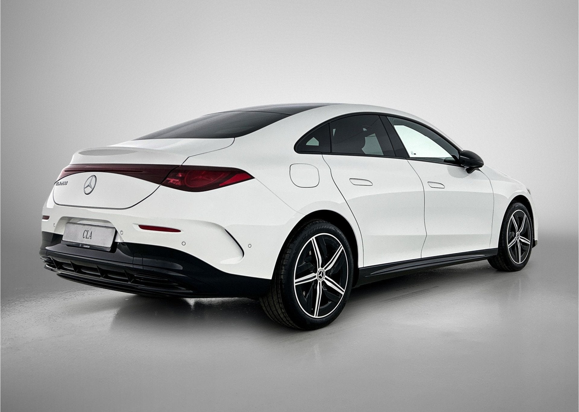 Mercedes-Benz CLA-Klasse 200 AMG Nightpakket 58 kWh | Panora, Auto's, Zwart, Wit, Origineel Nederlands, 165 pk