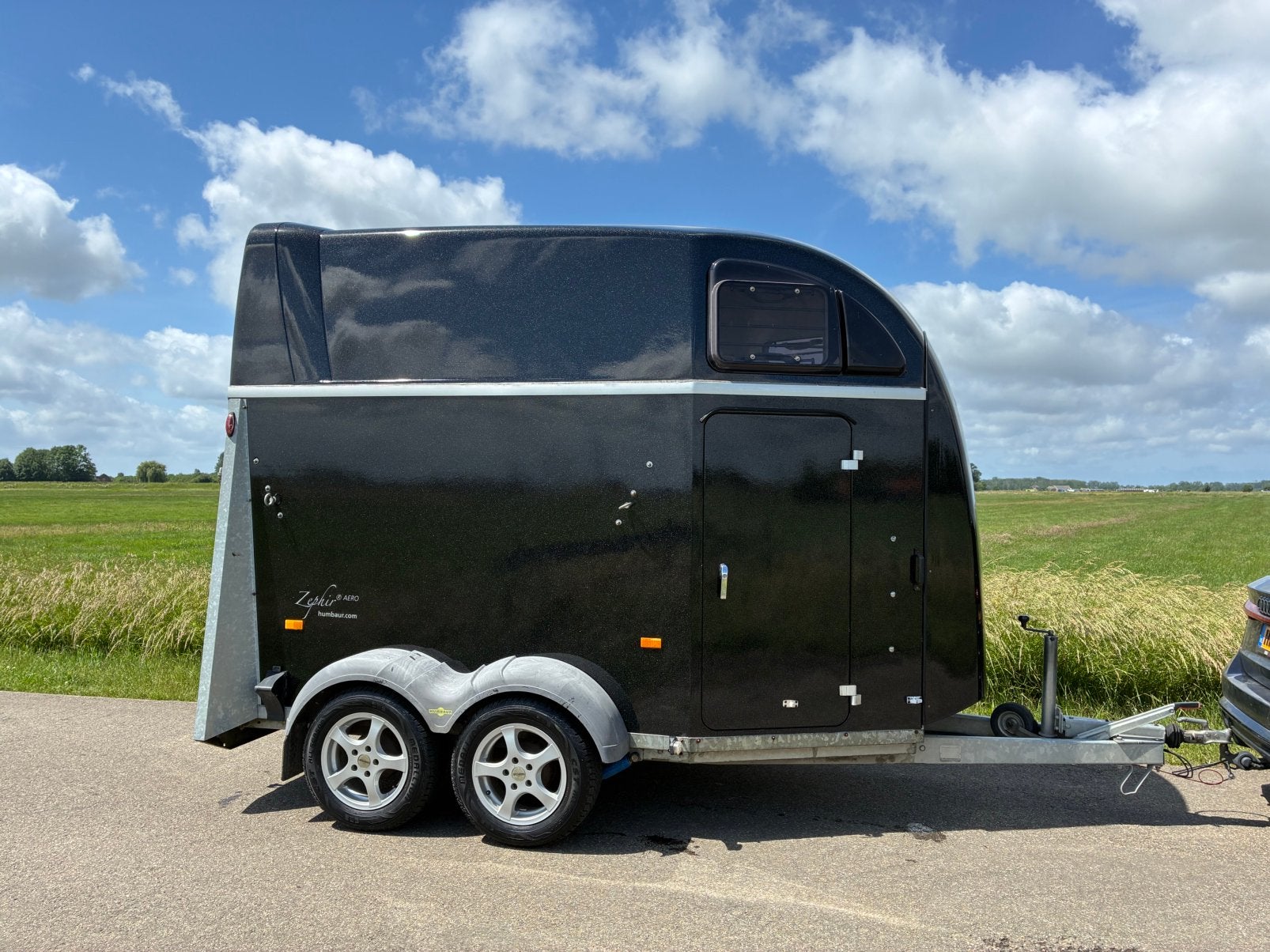 Polyester Humbaur Zephir met zadelkamer en alumnium bodem, Ophalen of Verzenden, Zo goed als nieuw, Polyester, 2-paards trailer