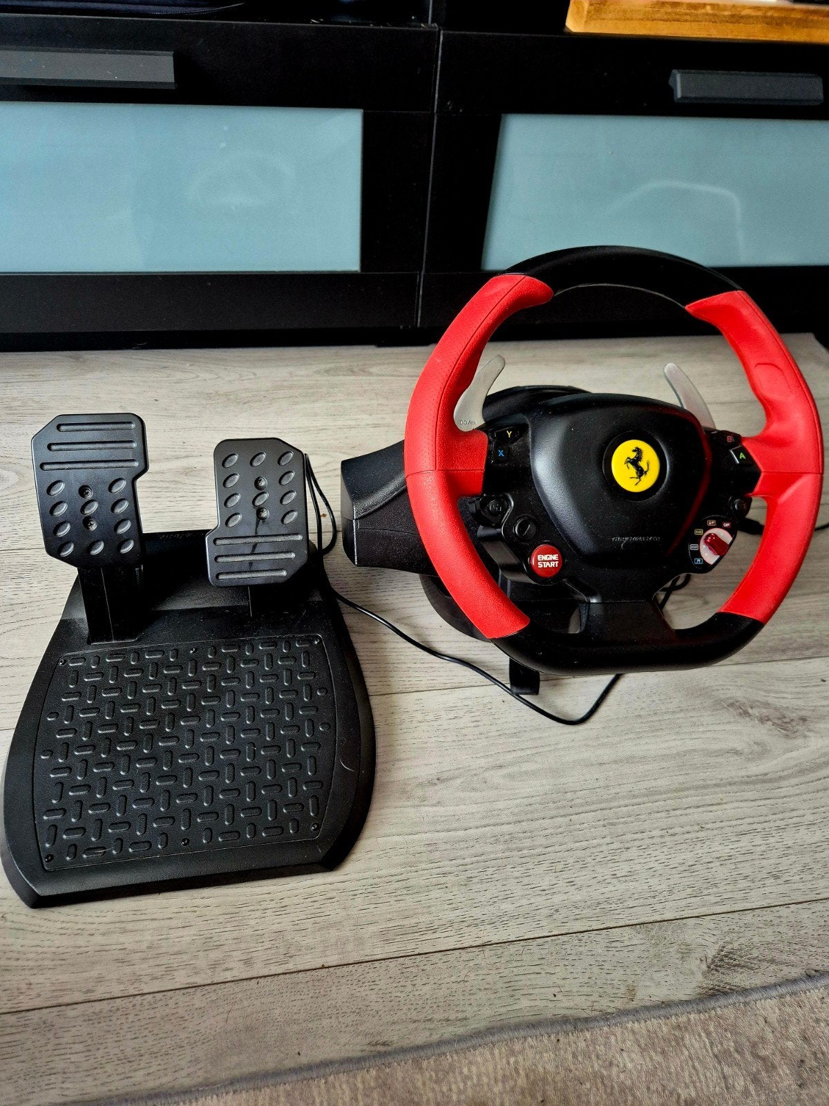 Thrustmaster Ferrari 458 Spider racestuur met pedalen, Ophalen, Racestuur, Gebruikt, Xbox