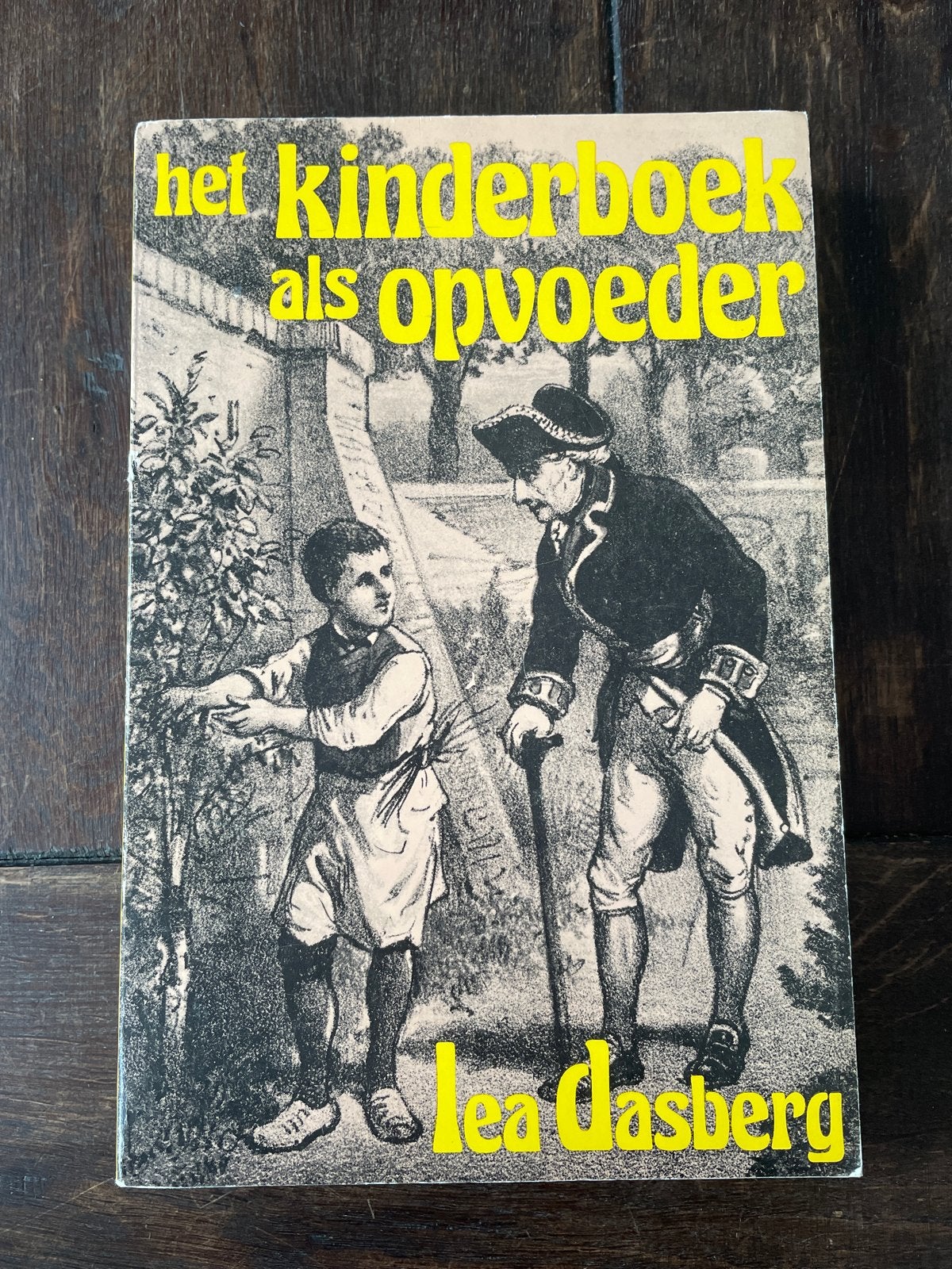 Het kinderboek als opvoeder - Lea Dasberg, Ophalen of Verzenden, Zo goed als nieuw, Non-fictie