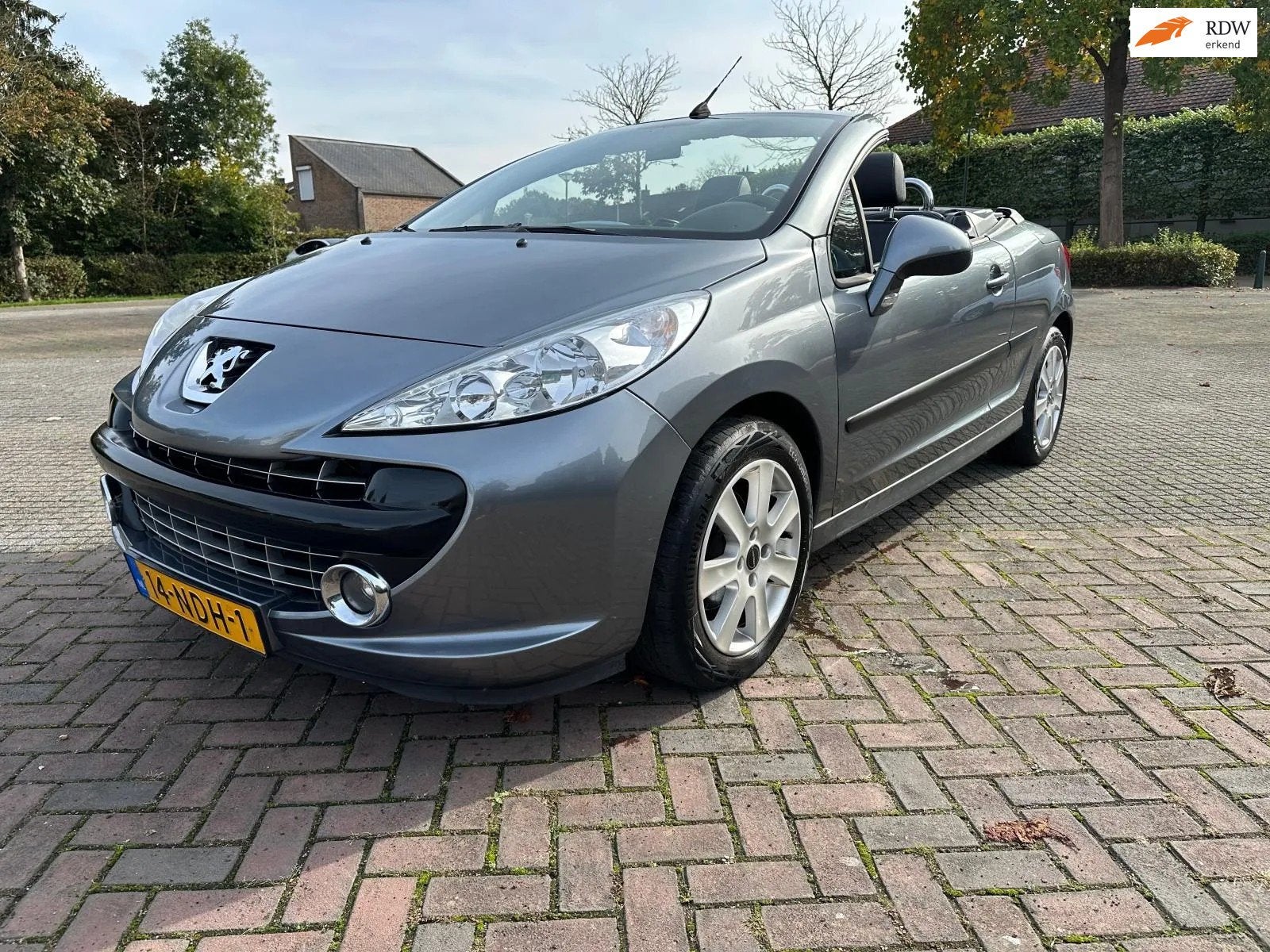 Peugeot 207 CC 1.6 VTi, Auto's, Gebruikt, Zwart, 4 cilinders, 4 stoelen