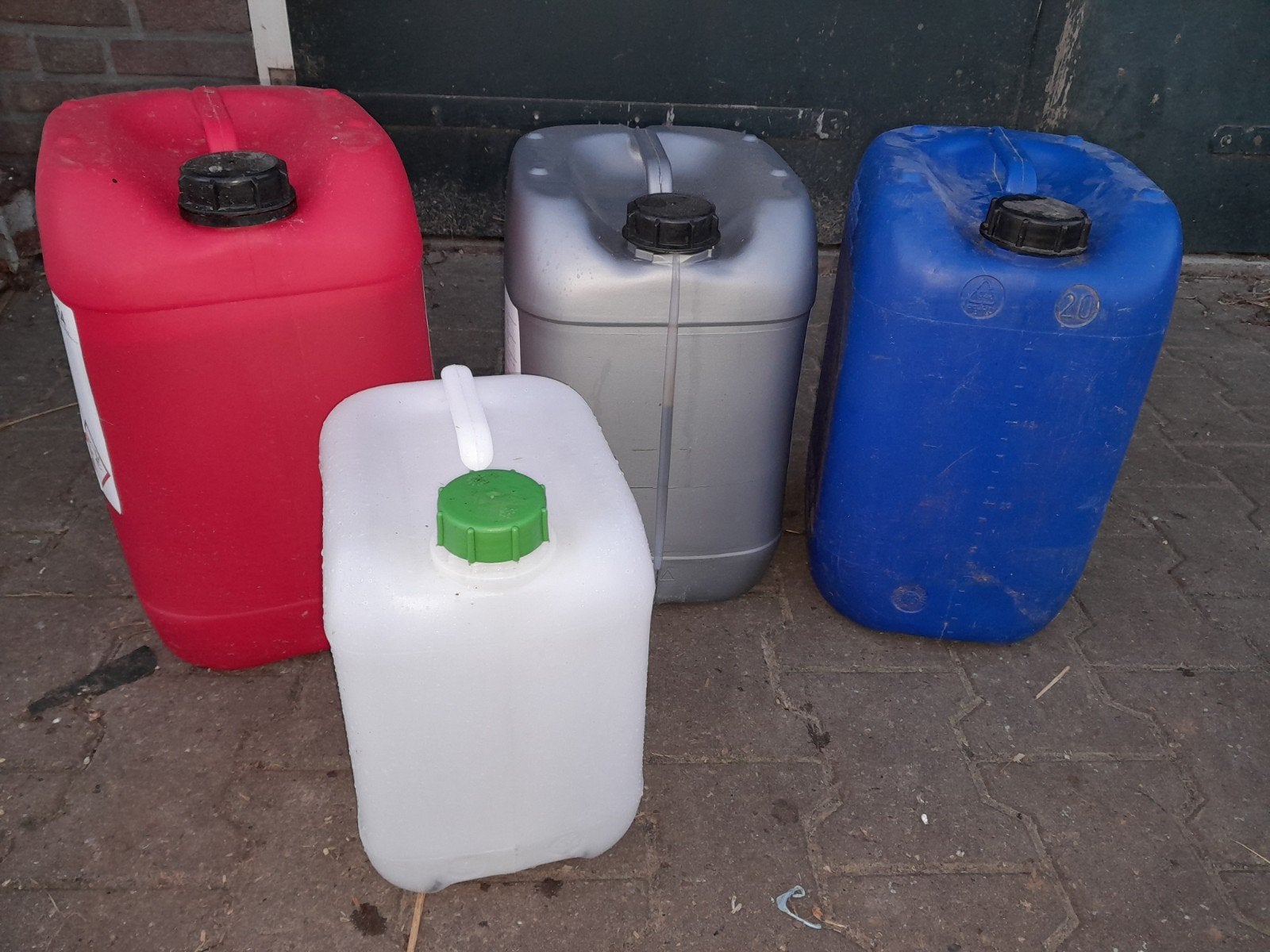 lege jerrycan's, Tuin en Terras, Minder dan 75 liter, Ophalen of Verzenden, Zo goed als nieuw, Kunststof