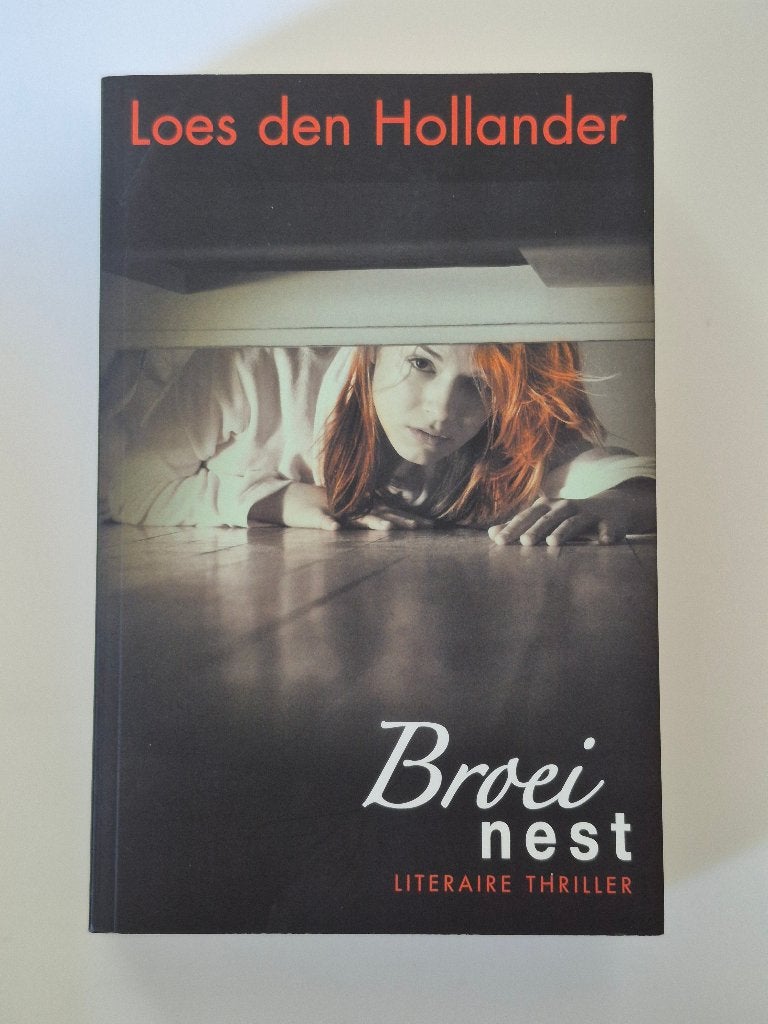 Loes den Hollander - Broeinest, Ophalen of Verzenden, Gelezen, Loes den Hollander, Nederland