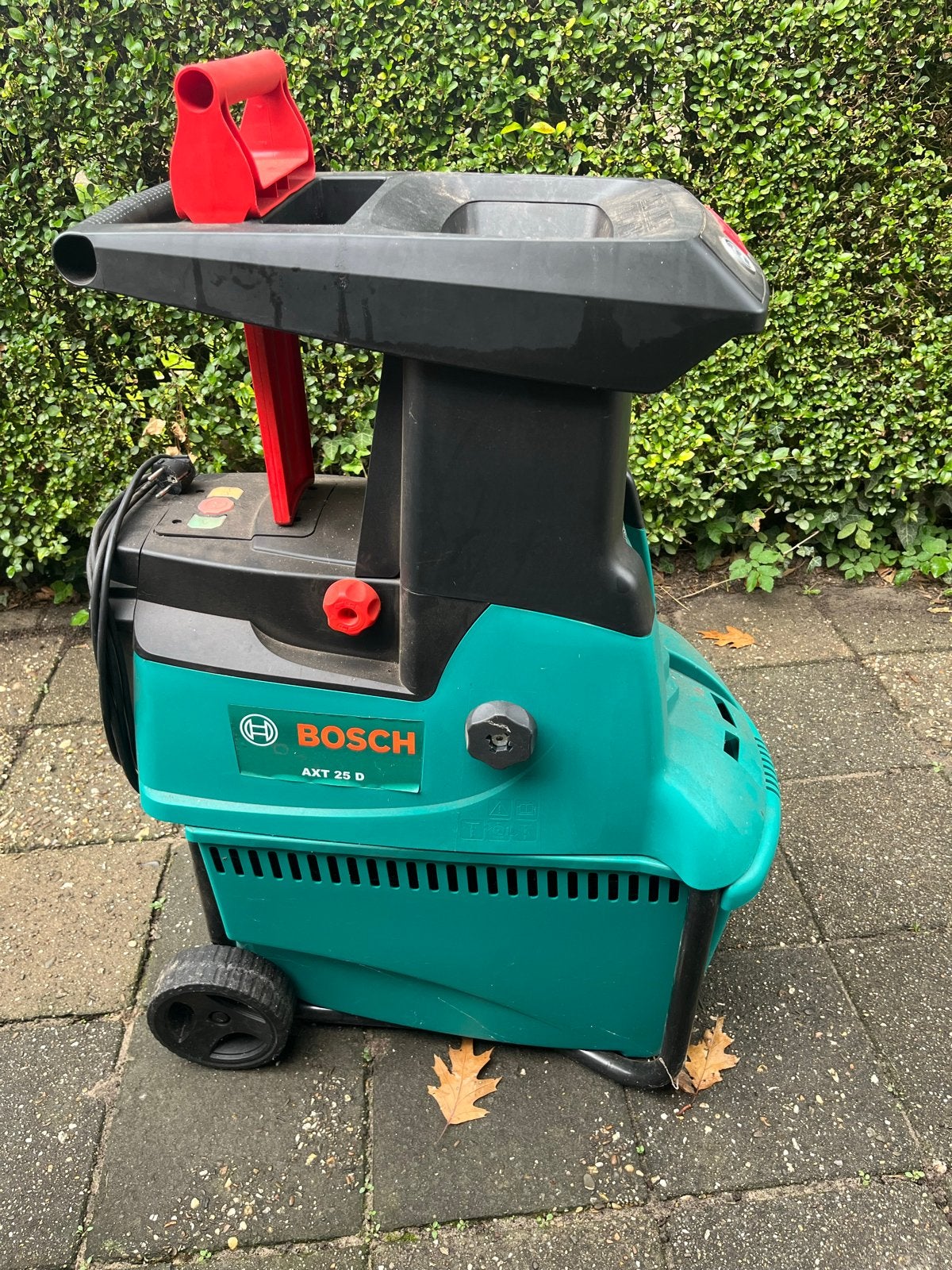 Bosch Versnipperaar AXT 25 D - 1 jaar oud, Ophalen, Zo goed als nieuw, Elektrisch, Met opvangbak