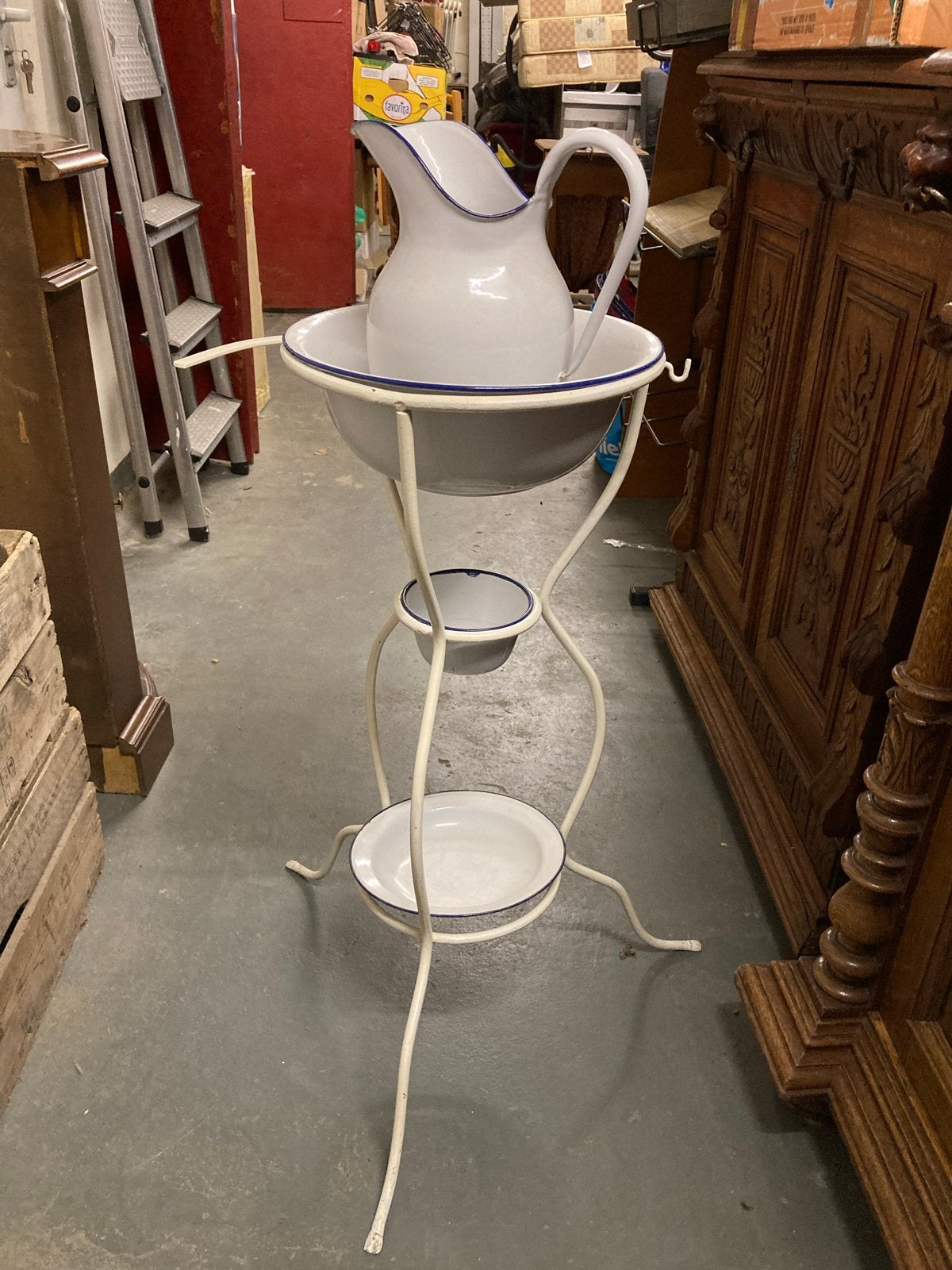 Antieke emaille wastafel met standaard en waterreservoir, Ophalen