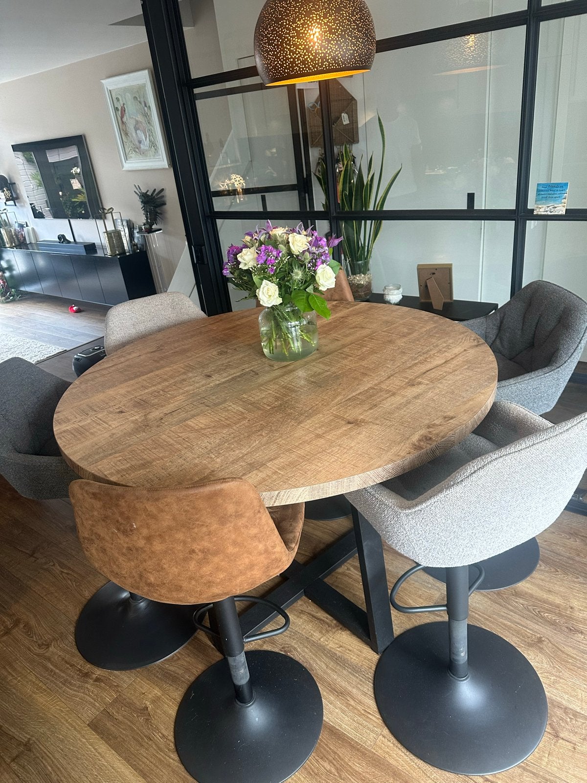 Stijlvolle ronde eettafel met 6 barkrukken, Ophalen, 100 tot 150 cm, Rond, Zo goed als nieuw