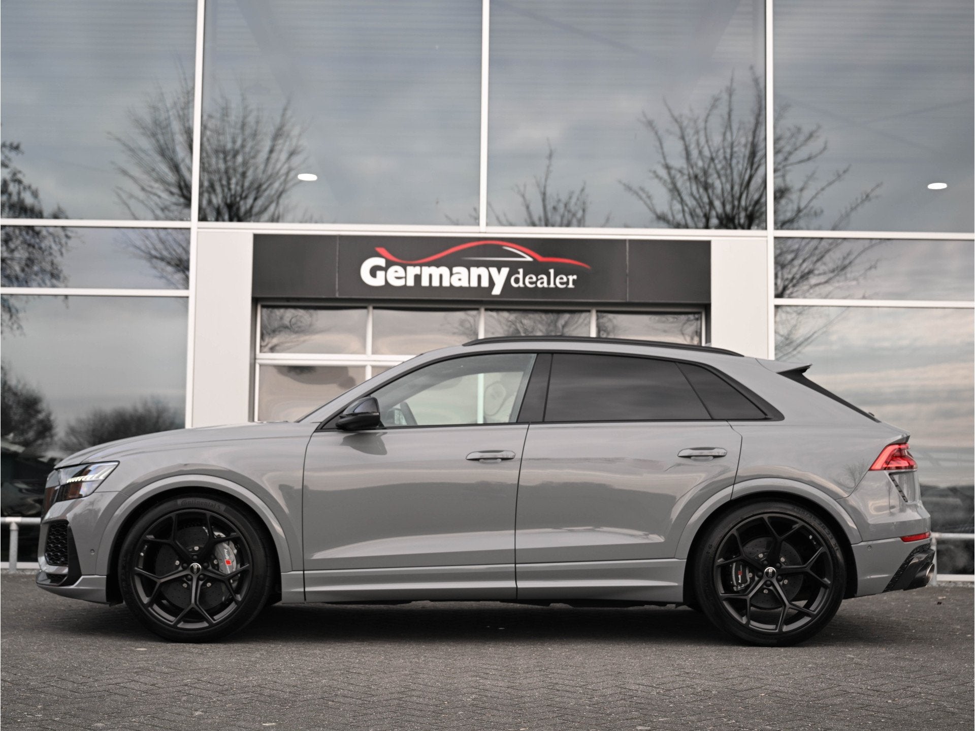 Audi RSQ8 4.0 TFSI 600PK quattro Akrapovič Nardo Ceramic 2x, Auto's, Audi, Dealer onderhouden, Gebruikt, Met garantie (alle), 600 pk