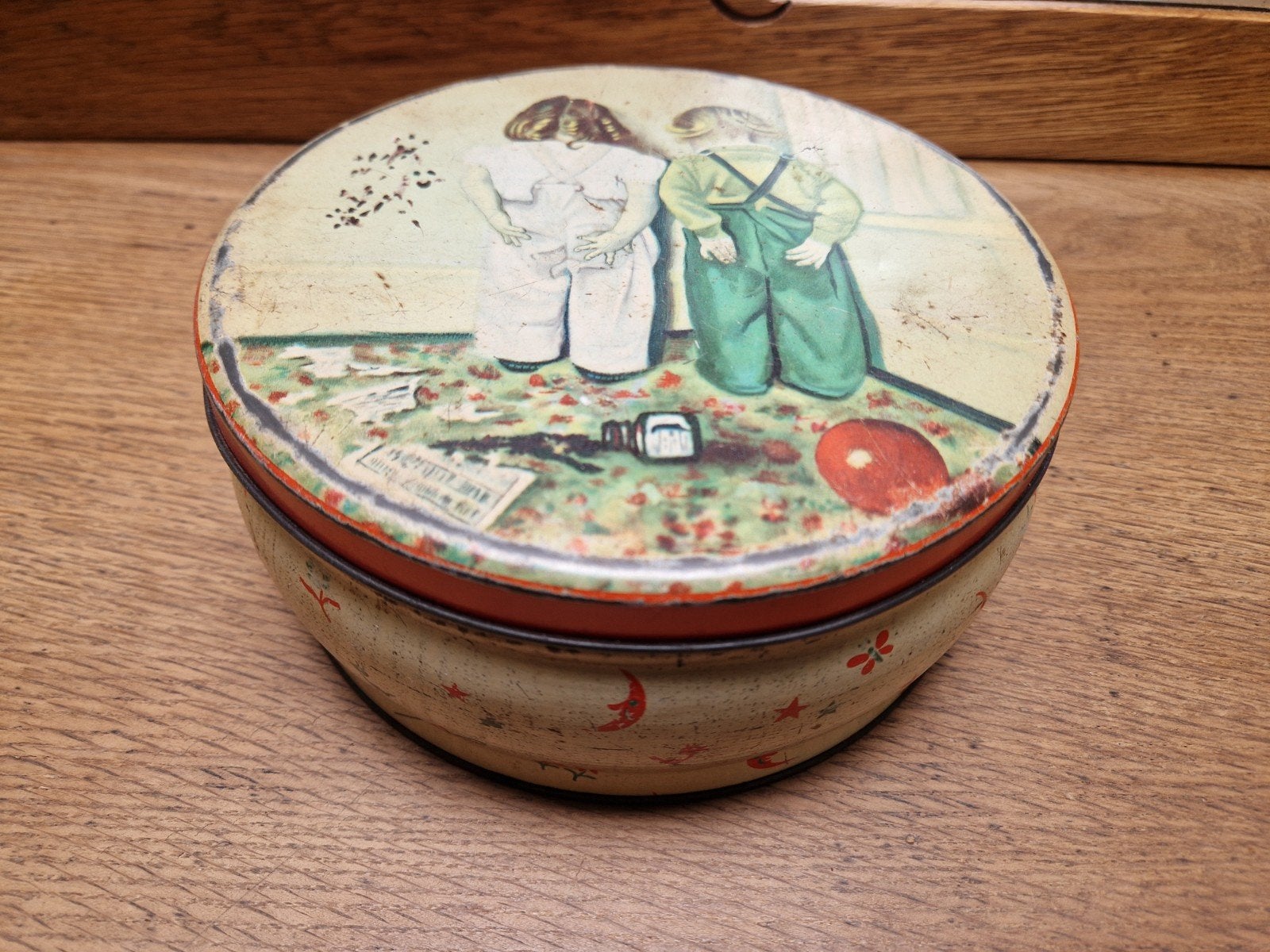 Vintage koekblik jaren 50 – "Stoute kinderen in de hoek", Verzamelen, Ophalen of Verzenden, Gebruikt, Koek(jes), Overige merken