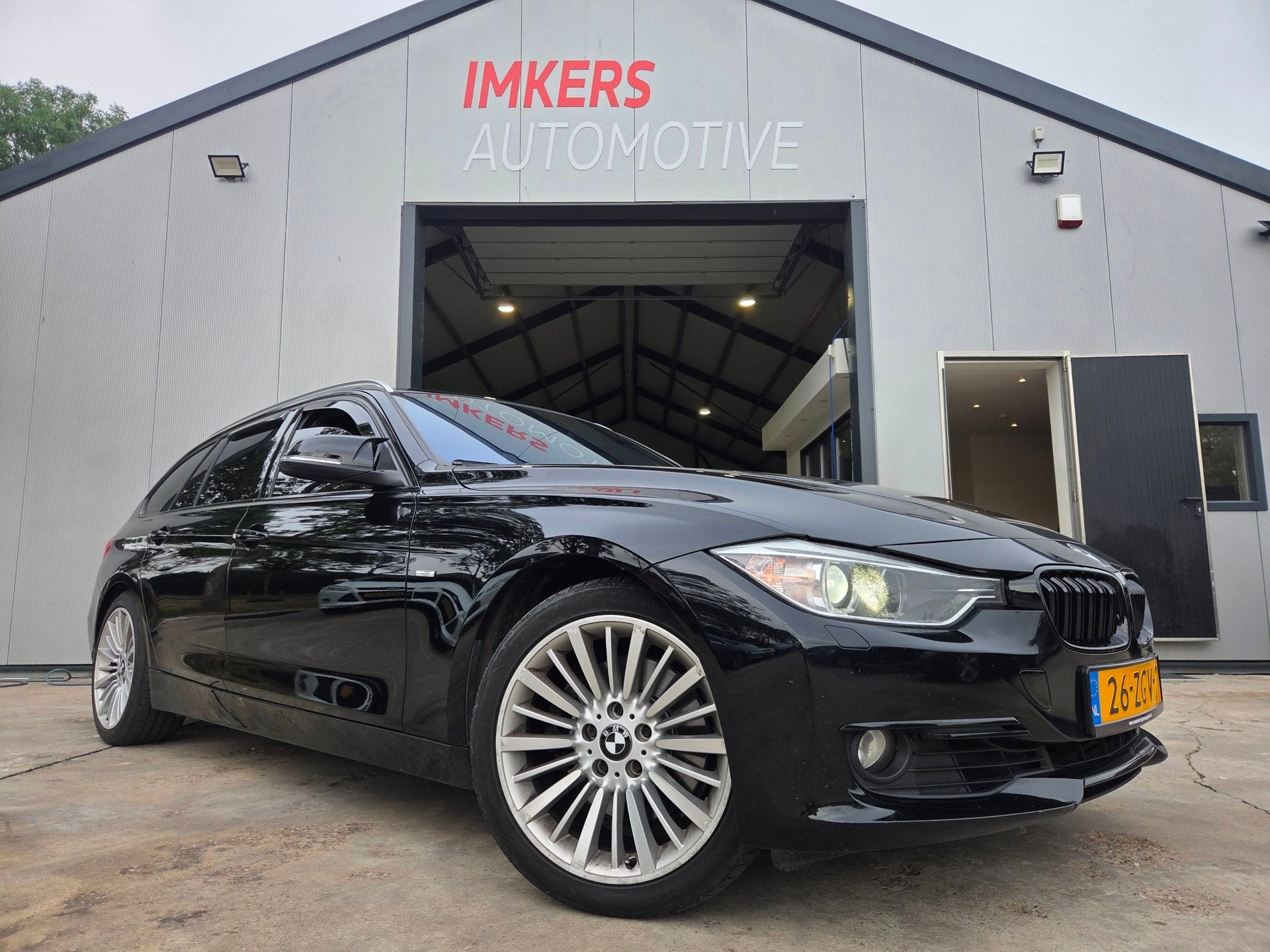 BMW 3-serie Touring 328i Upgrade Edition, Auto's, BMW, Automaat, Gebruikt, 4 cilinders, Zwart