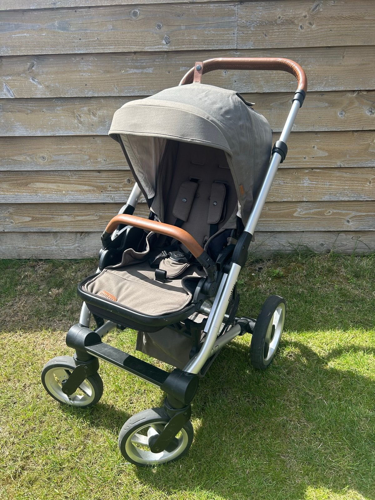 Mutsy Nio combiwagen met reiswieg en parasol, Ophalen, Gebruikt, Combiwagen, Met reiswieg