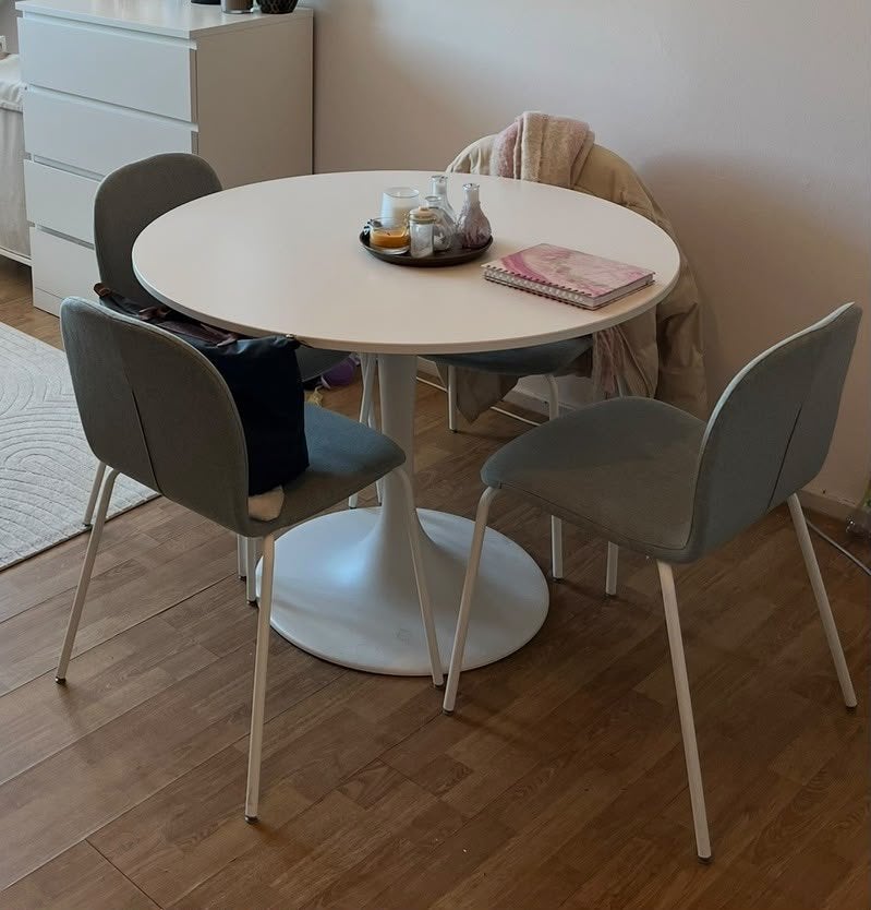 Ronde tafel met 4 stoelen, Ophalen, 100 tot 150 cm, Rond, Zo goed als nieuw