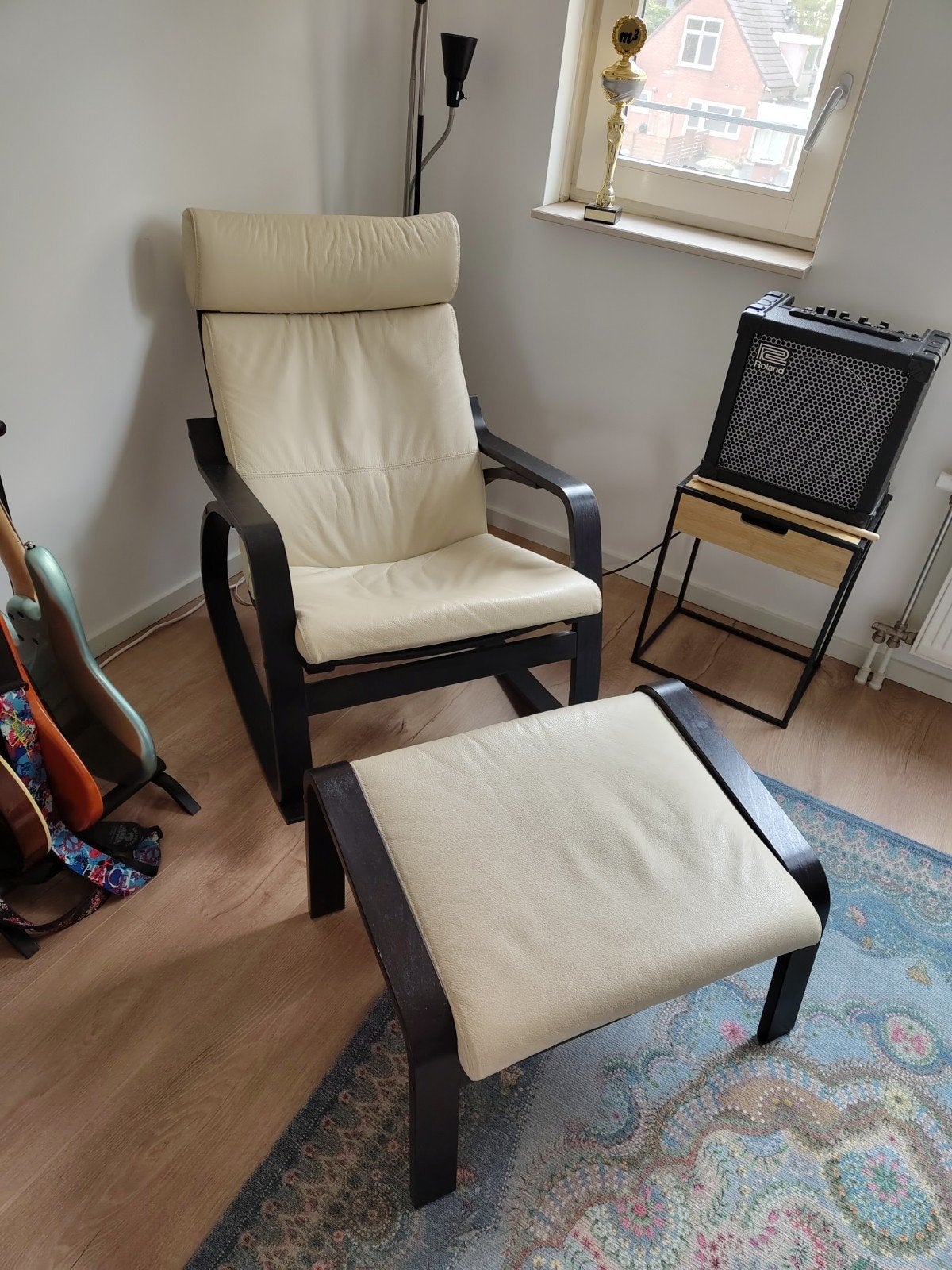 Ikea Poäng schommelstoel met voetenbank - wit kunstleer, Huis en Inrichting, Ophalen, Eén