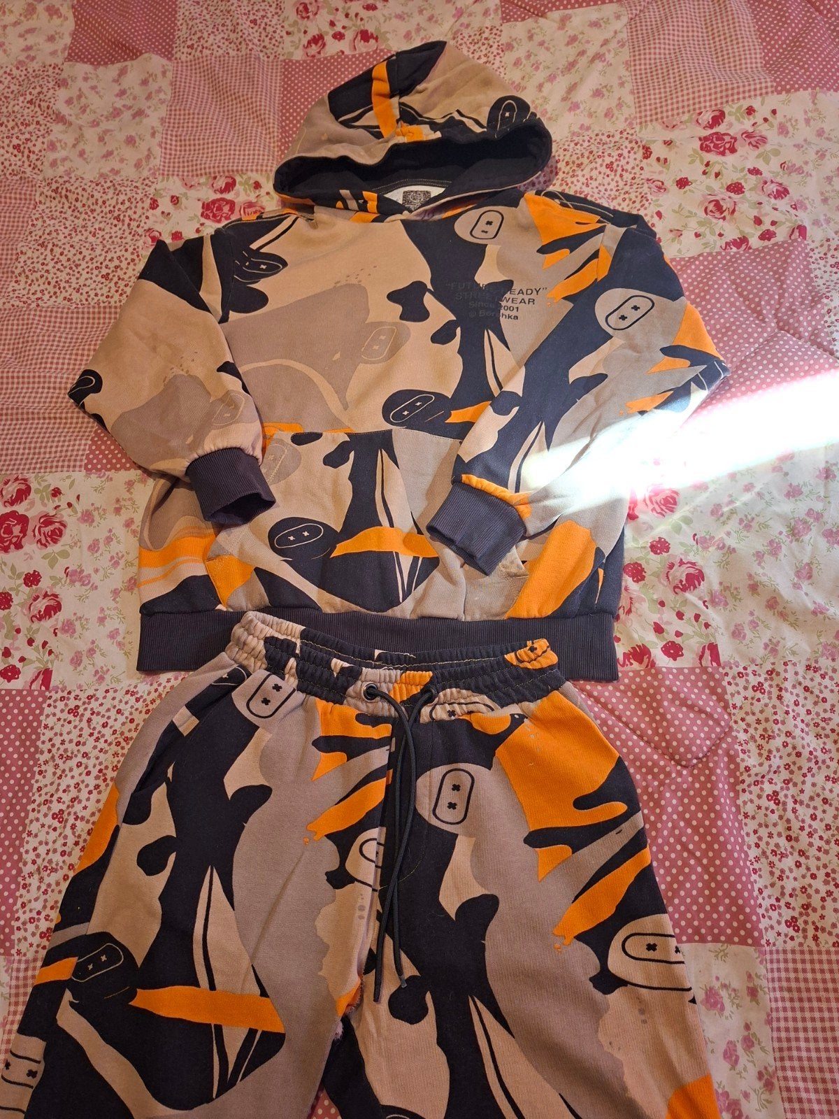 Bershka camouflage hoodie en joggingbroek set maat 164, Gebruikt, Jongen of Meisje, Ophalen of Verzenden, Setje
