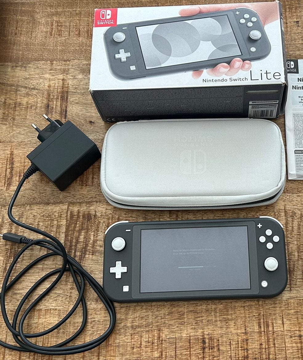 Nintendo switch lite grijs compleet, Spelcomputers en Games, Spelcomputers | Nintendo Switch Lite, Ophalen, Grijs, Zo goed als nieuw