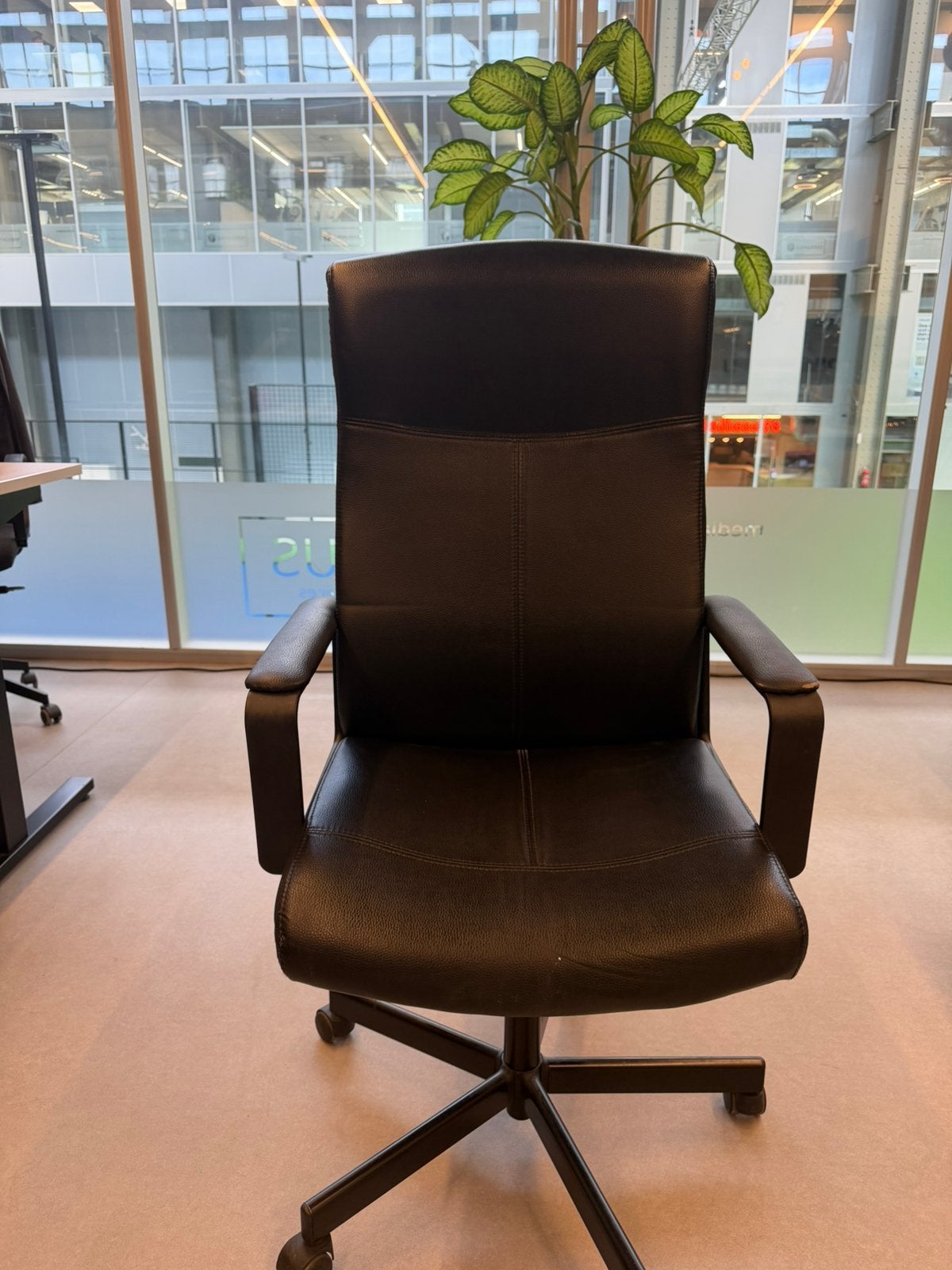 IKEA Millberget 2024 bureaustoel, Huis en Inrichting, Bureaustoelen, Ophalen, Zo goed als nieuw, Zwart