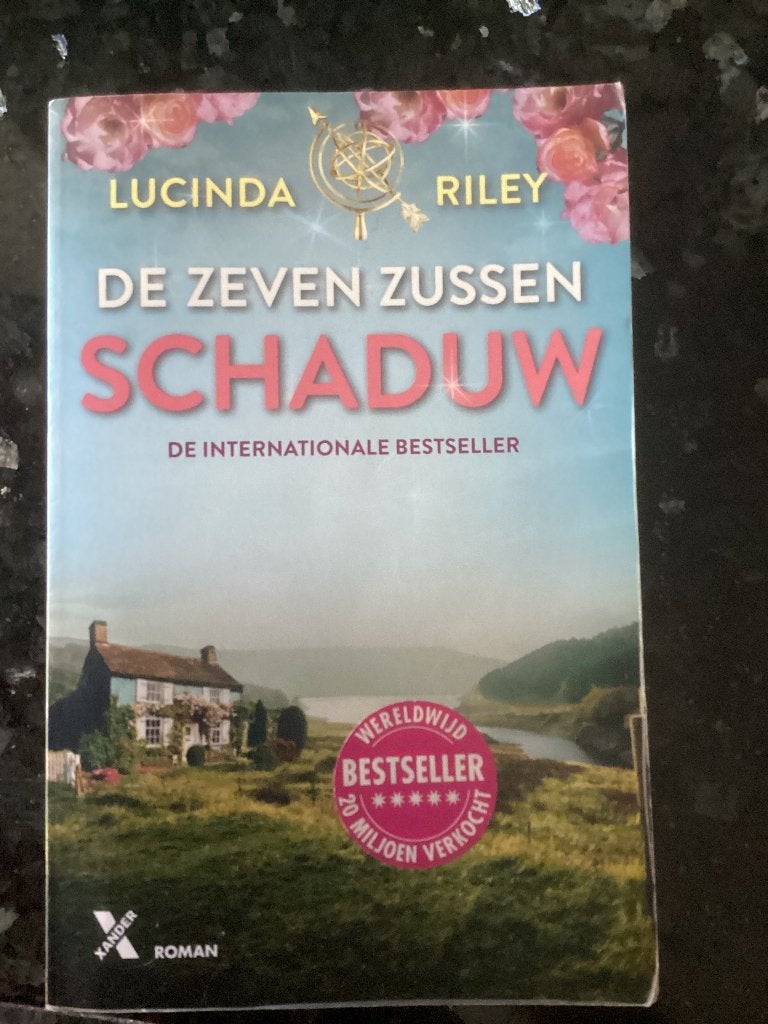 Boek, Boeken, Lucinda Riley, Ophalen of Verzenden, Zo goed als nieuw, Nederland