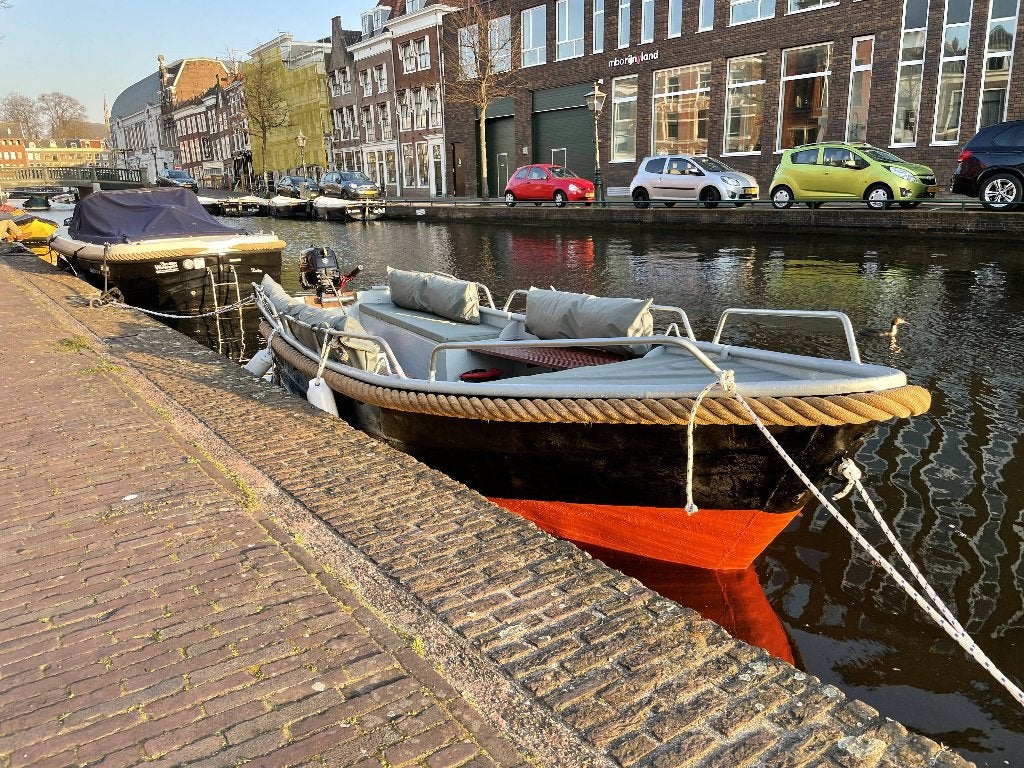 Sfeervol stalen grachtenbootje (4,85 m) + Suzuki 6 PK motor, Watersport en Boten, Gebruikt, Staal, 6 pk, Grachtenboot