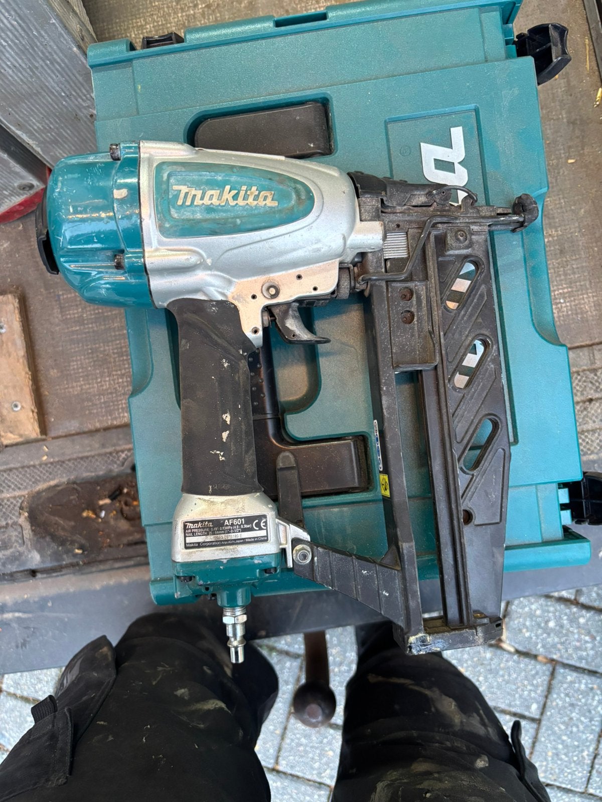 Makita afwerktacker, Ophalen, Zo goed als nieuw
