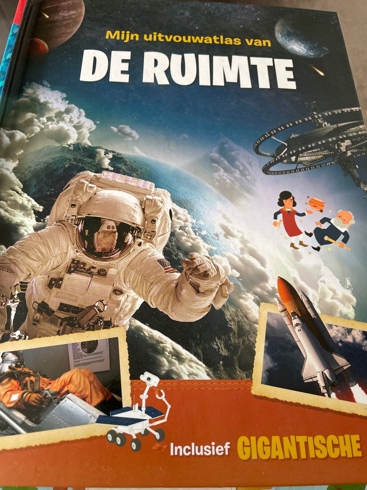 Mijn uitvouwatlas van DE RUIMTE - Educatief kinderboek, Ophalen of Verzenden, Zo goed als nieuw, Non-fictie