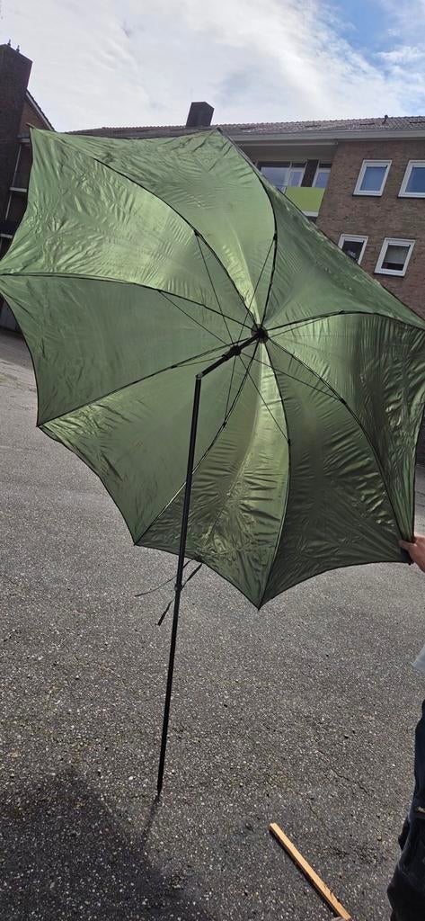 Groene vissers parasol - Ideaal voor vissen en buiten, Ophalen, Verstelbaar, Gebruikt, 1 tot 2 meter