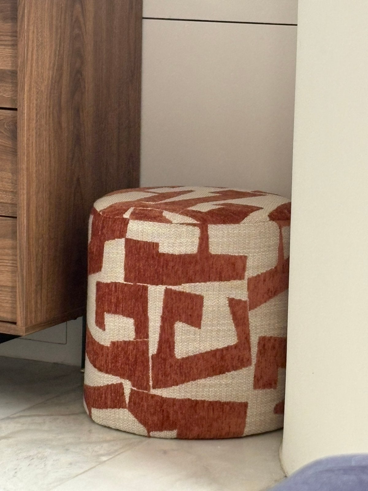 Nette poef van Kwantum, Huis en Inrichting, Ophalen, Zo goed als nieuw, Rond, Minder dan 50 cm