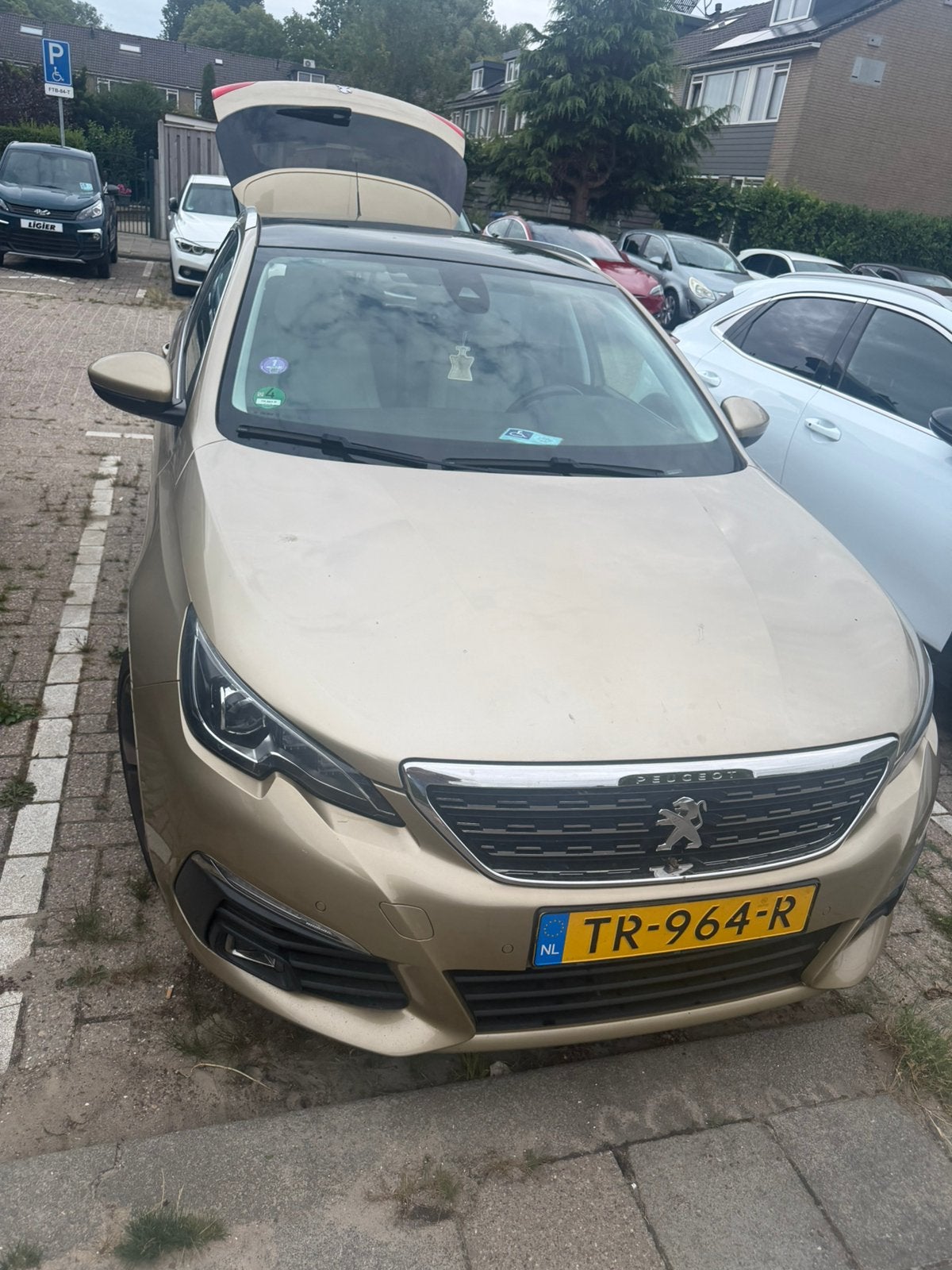 Peugeot 308 1.2 E-thp 96KW/130PK SW AUT 2018 Geel, Auto's, 1199 cc, 635 kg, 1100 kg, 57 €/maand