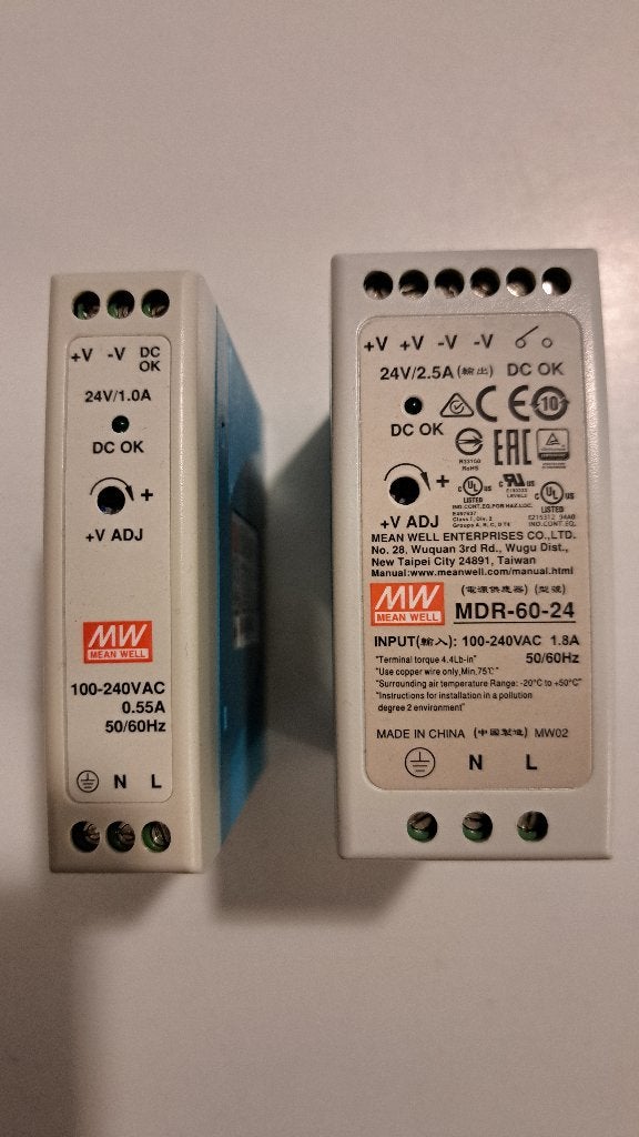 24V Voedingen 2,5A en 1A, Ophalen, Zo goed als nieuw