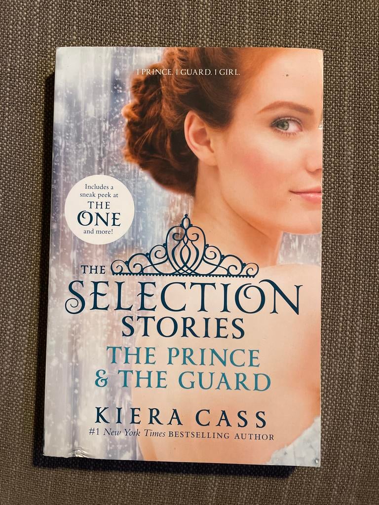 The Selection Stories: The Prince & The Guard - Kiera Cass, Boeken, Ophalen of Verzenden, Zo goed als nieuw