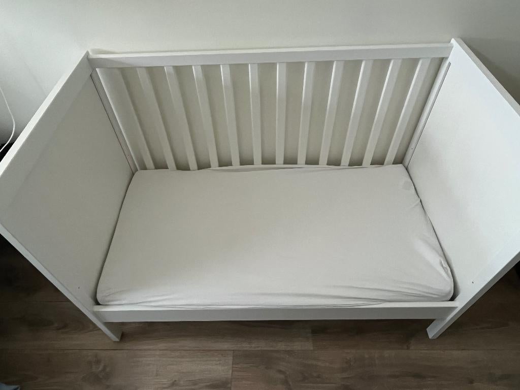 IKEA Baby bedje / ledikant 60x120cm wit, Kinderen en Baby's, Babywiegjes en Ledikanten, Ophalen, Zo goed als nieuw, Ledikant