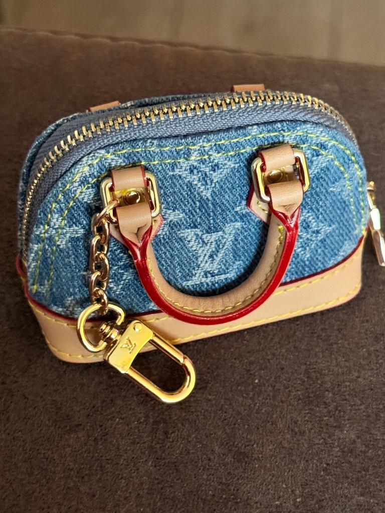 Nieuwe charm tas/sleutelhanger LV tas, 10 cm of meer, Overige materialen, Verzenden, Nieuw