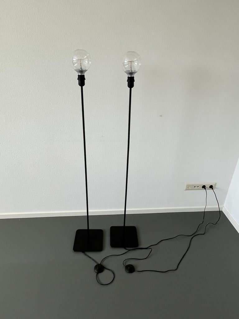 2x Ikea Hemma vloerlamp, zwart, incl. lamp, Huis en Inrichting, Lampen | Vloerlampen, Ophalen, Zo goed als nieuw, 150 tot 200 cm