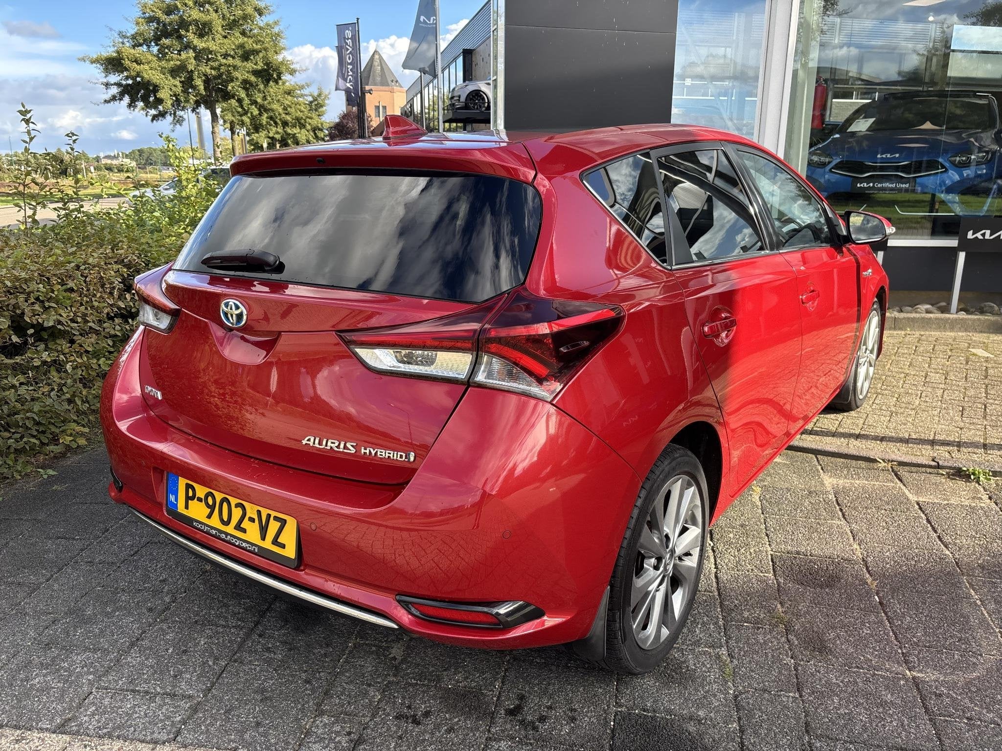 Toyota Auris 1.8 Hybrid Executive Panoramadak, Parkeersensor, 136 pk, Gebruikt, 4 cilinders, Leder en Stof