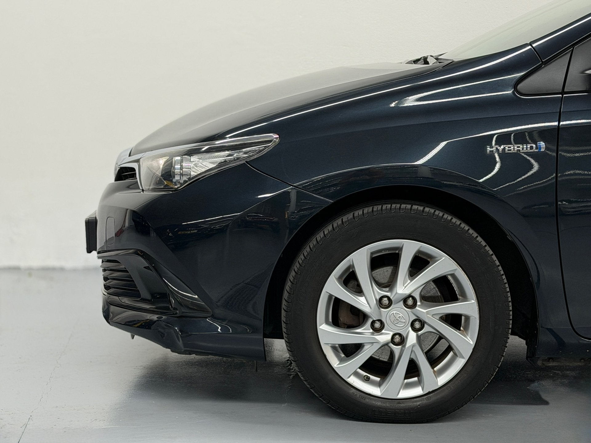 Toyota Auris Touring Sports 1.8 Hybrid Aspiration Camera Cru, Auto's, Dealer onderhouden, Gebruikt, Origineel Nederlands, Verwarmde buitenspiegels