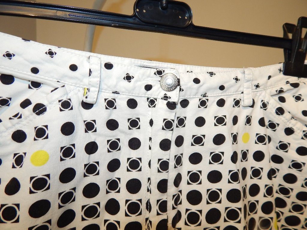 Versace sport vintage rok wit in zwart printje met geel S, Verzenden, Wit, Versace, Maat 36 (S)