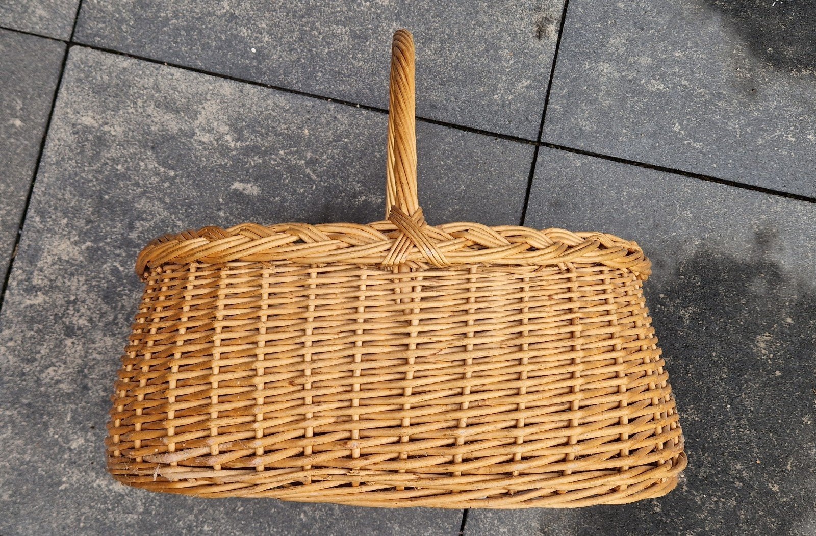 Gevlochten rieten mand met handvat, Ophalen, Gebruikt, Mand, Handgemaakt