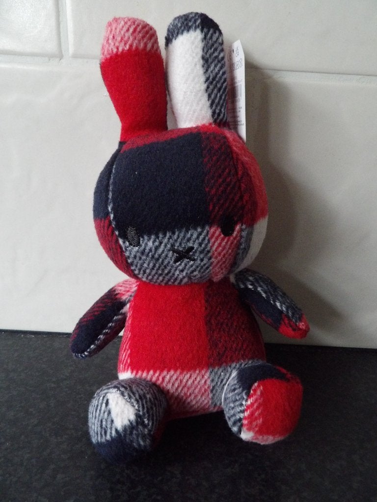 Nieuw met kaartjes Nijntje knuffel Sitting Check Red-Blue 23, Nijntje, Ophalen of Verzenden, Middelgroot (20 tot 80 cm), Konijn