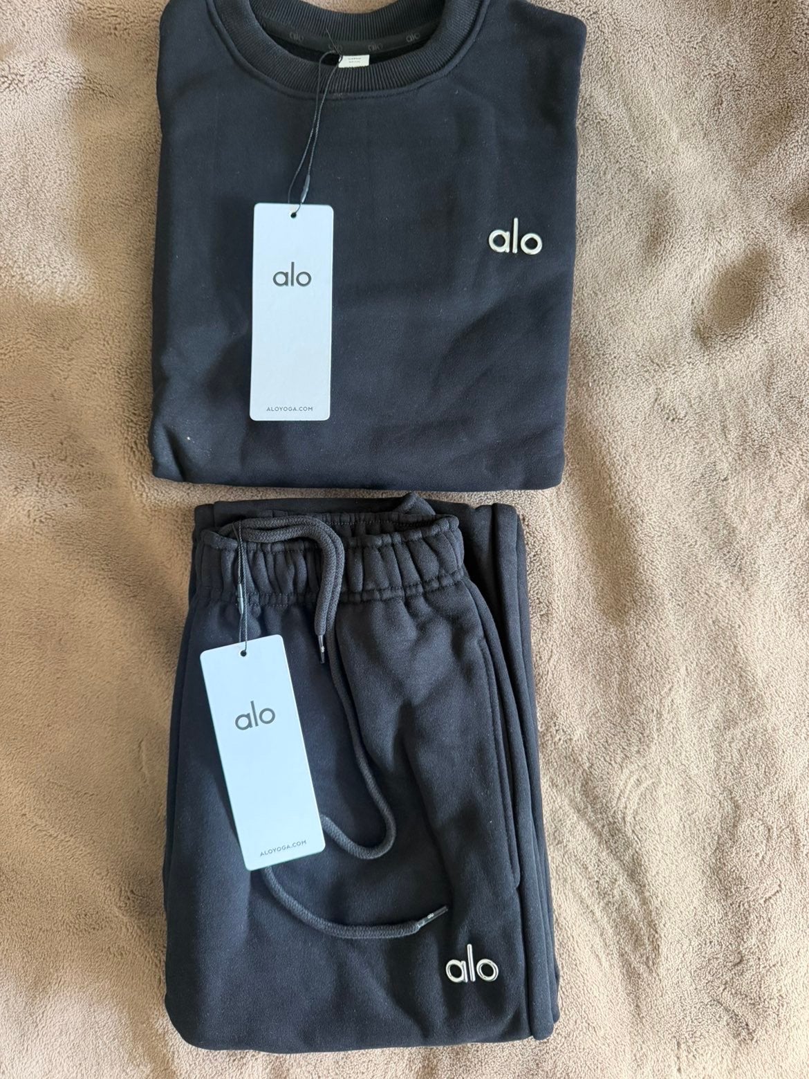 Alo Yoga Joggingset Zwart Maat M, Kleding | Dames, Ophalen of Verzenden, Nieuw, Maat 38/40 (M), Zwart