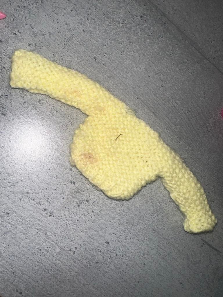 502 Gebreide Trui voor Barbie - Geel, Ophalen of Verzenden, Gebruikt, Kleertjes
