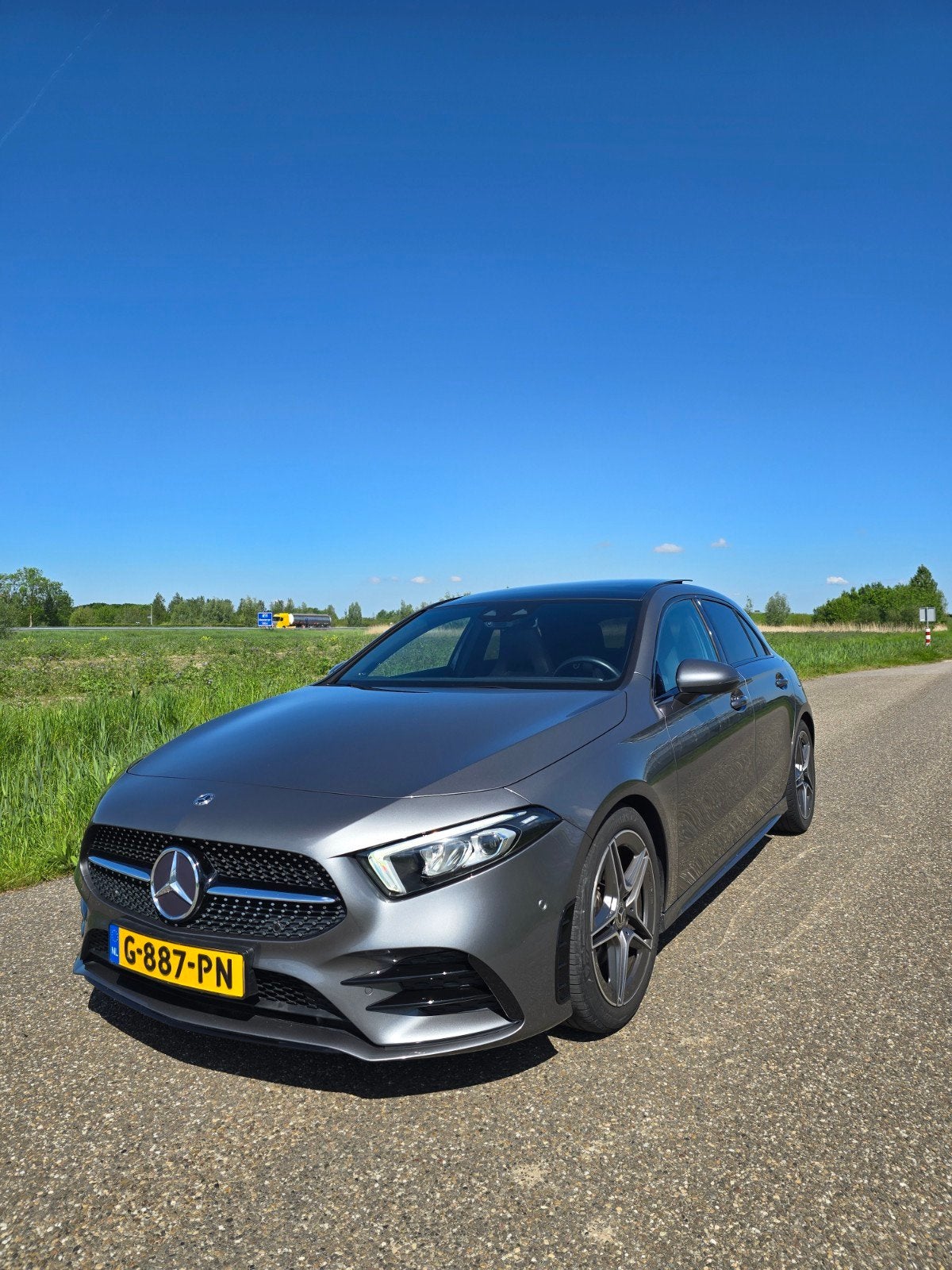 Mercedes-Benz A-Klasse A 180 136pk 7G-DCT 2019 Grijs, 136 pk, 4 cilinders, Origineel Nederlands, Parkeerassistent