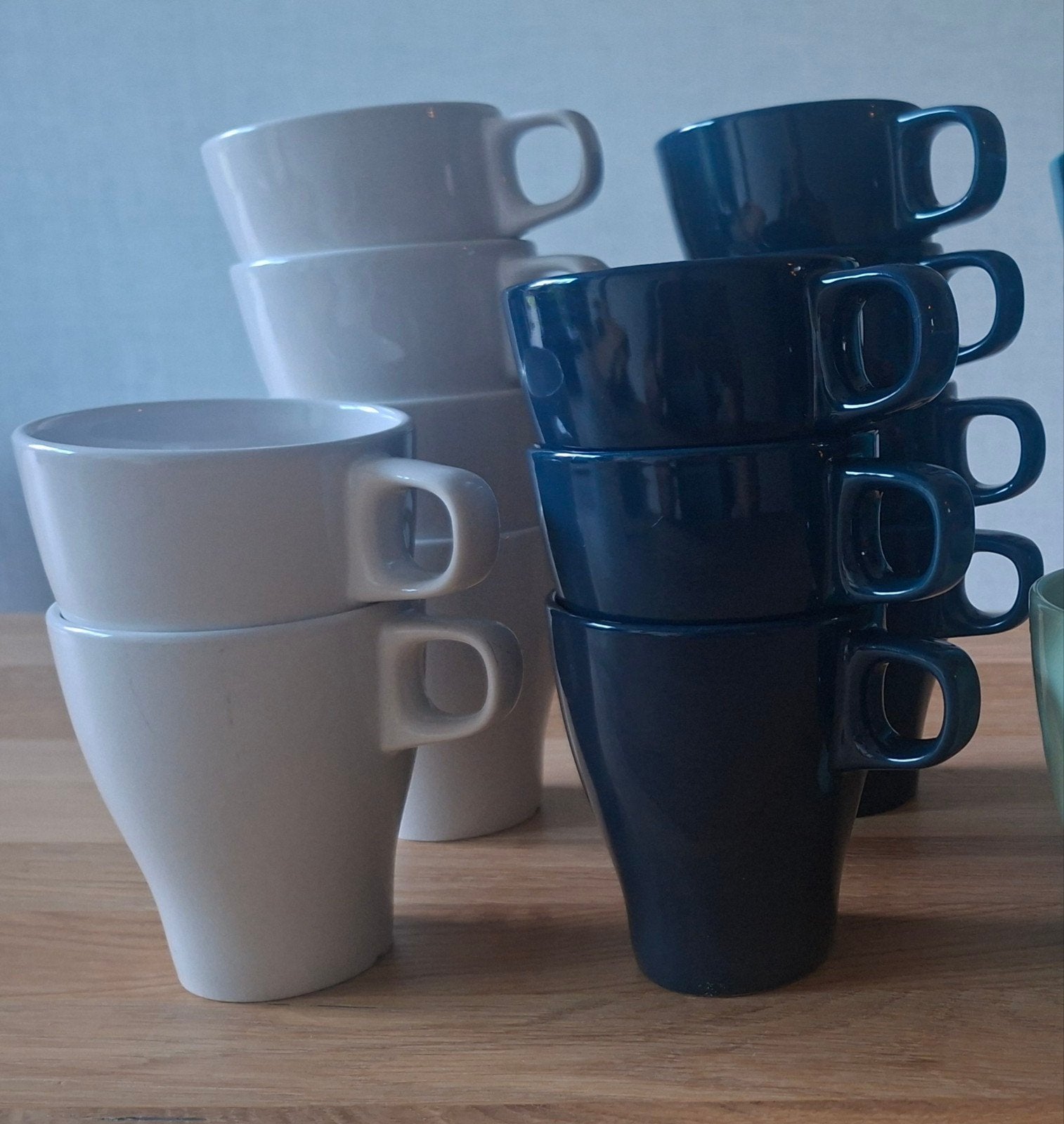 Mokken IKEA Färgris: 6x wit, 7x donkerblauw., Verzenden, IKEA, Zo goed als nieuw, Overige stijlen
