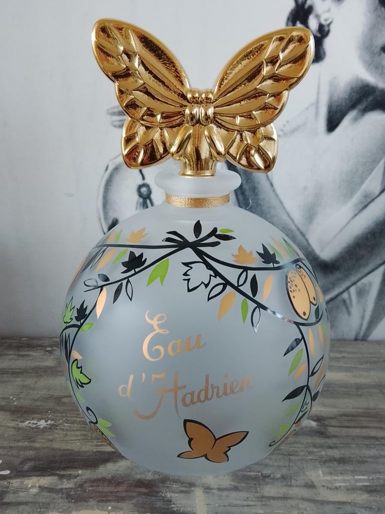 Giant factice Annick goutal eau d' hadrien, Verzamelen, Parfumverzamelingen, Ophalen of Verzenden, Nieuw, Toebehoren