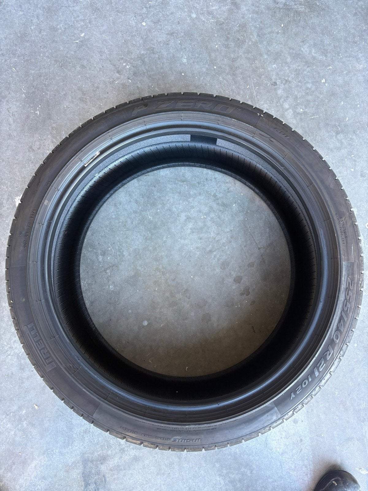 Pirelli 255/40 R21 102Y Zomerband (DOT 1623) 5mm profiel, Auto-onderdelen, Gebruikt, 255 mm, Band(en), Personenwagen