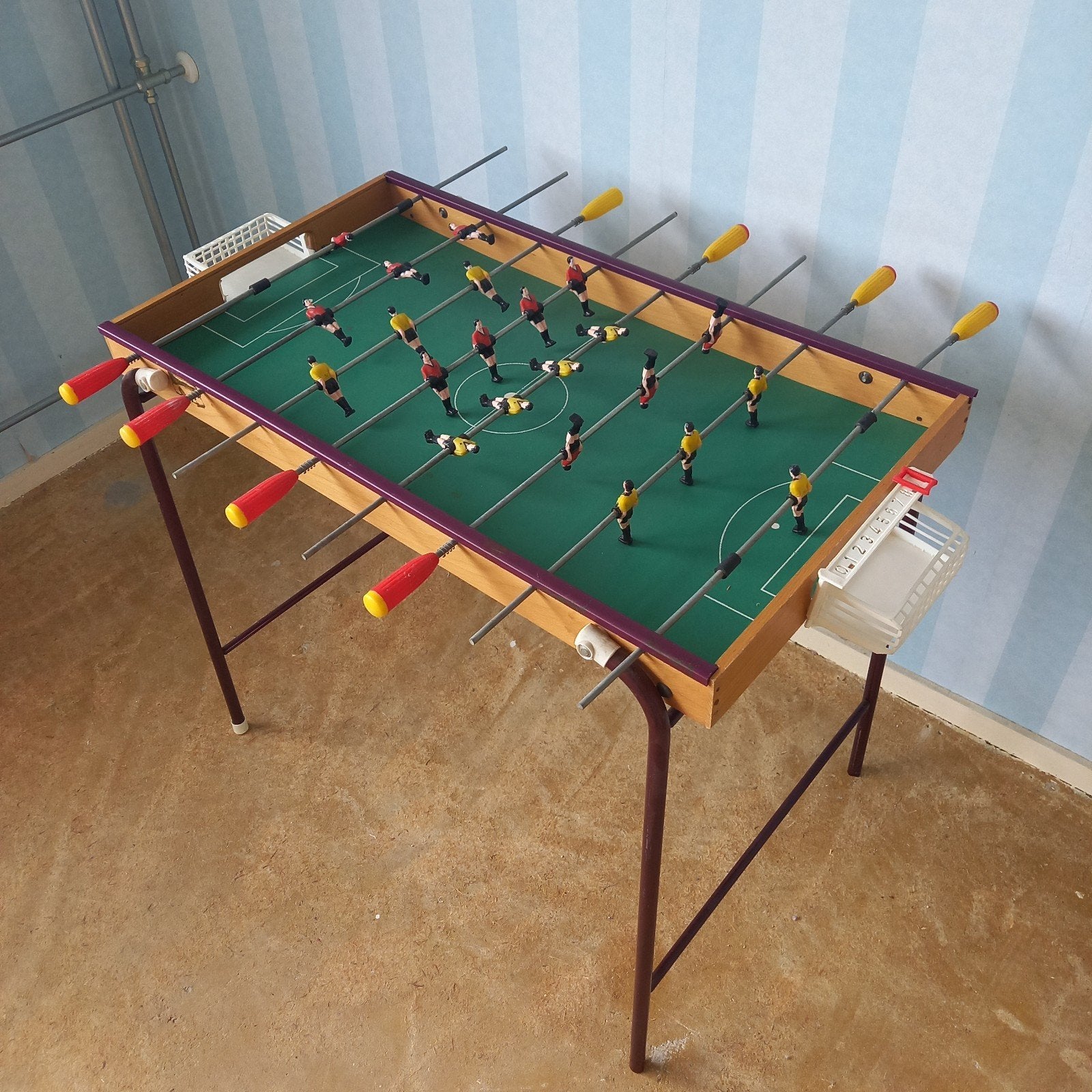 Vintage oud tafelvoetbalspel voetbaltafel, Kinderen en Baby's, Speelgoed | Voetbaltafels, Ophalen, Gebruikt