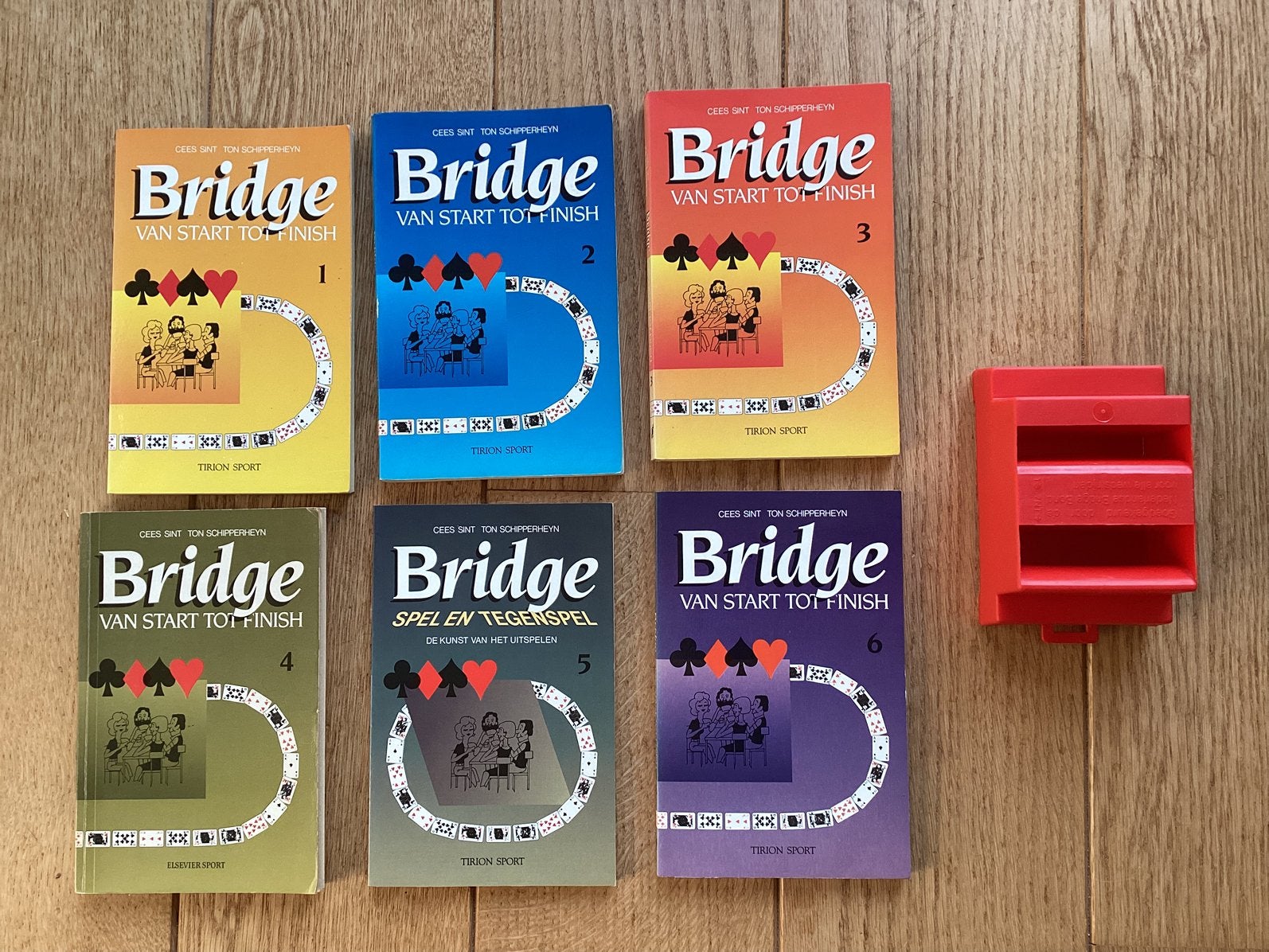 Serie van 6 bridge boeken + biedbox. Cees Sint+Schipperheyn., Ophalen of Verzenden, Minder dan 500 stukjes, Zo goed als nieuw