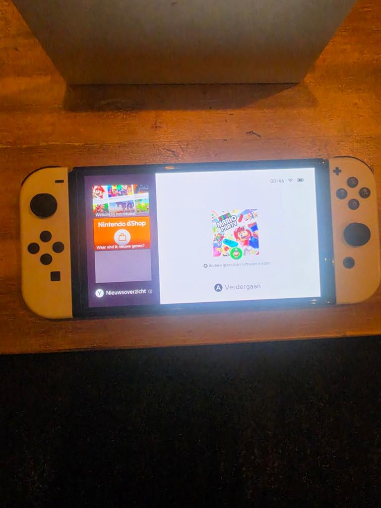 Nintendo switch oled white, Overige controllers, Ophalen of Verzenden, Zo goed als nieuw, Draadloos