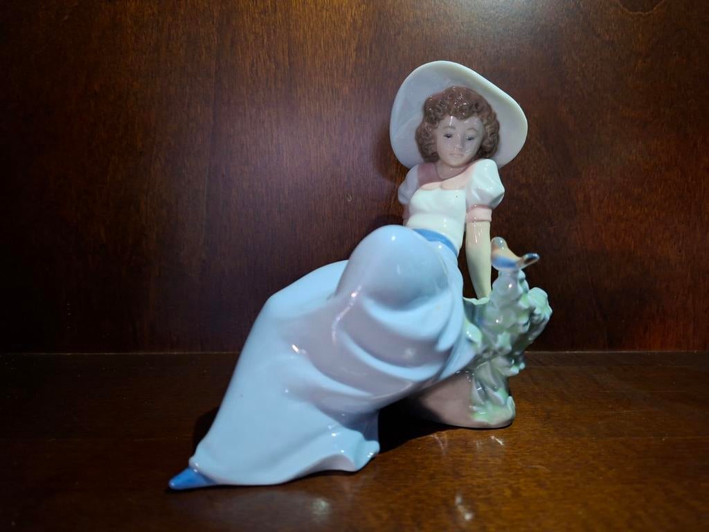 Vintage Nao Lladro beeldje meisje met vogel, Ophalen of Verzenden