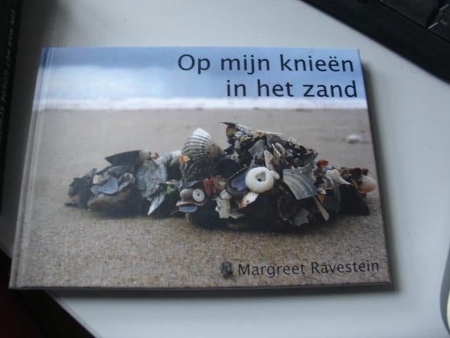 margreet ravenstein - op mijn knieen in het zand, Boeken, Ophalen of Verzenden, Nieuw, Fotografen
