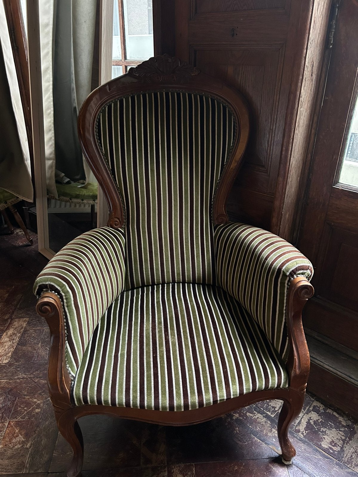 Vintage stoel met houten frame, Huis en Inrichting, Fauteuils, Ophalen, Zo goed als nieuw, 50 tot 75 cm